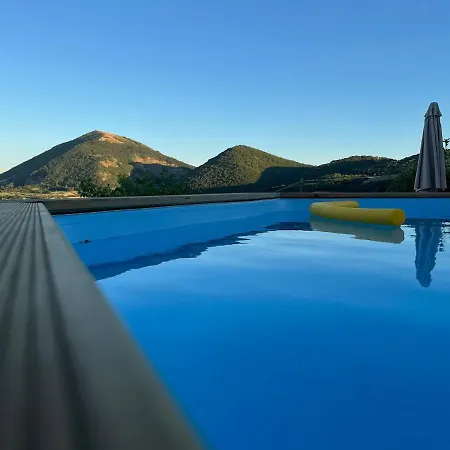 Casale In Collina Immerso Nel Con Piscina E Ampio Giardino