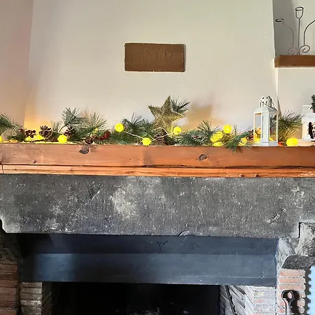 Casale In Collina Immerso Nel Con Piscina E Ampio Giardino