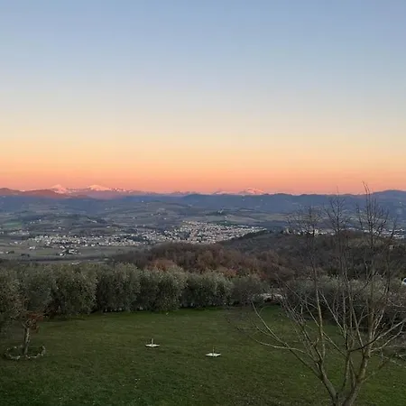 Casale In Collina Immerso Nel Con Piscina E Ampio Giardino